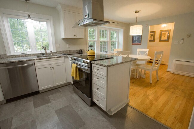 Photo - 34 Applegate Ln