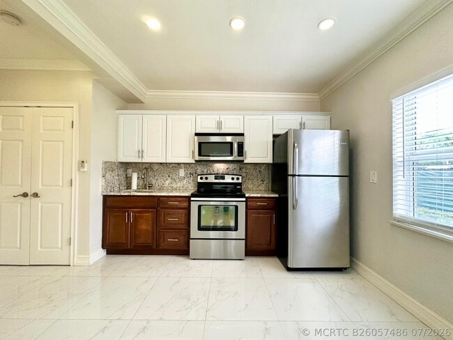 Photo - 1041 NE 16th Ave