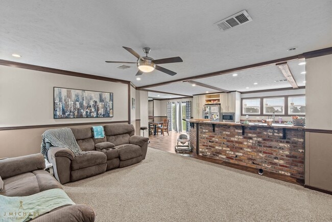 Photo - COUNTRY LIVING IN THE CITY