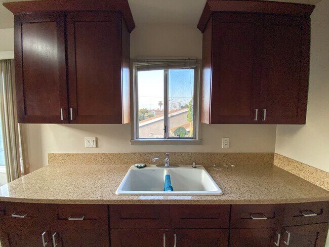 Photo - 1135 W 90th St