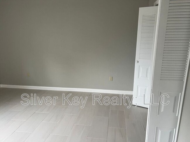 Photo - 823 Englewood Rd