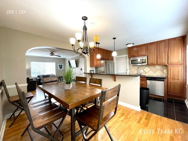 Building Photo - 1107 W 45th St Unit 1107-2