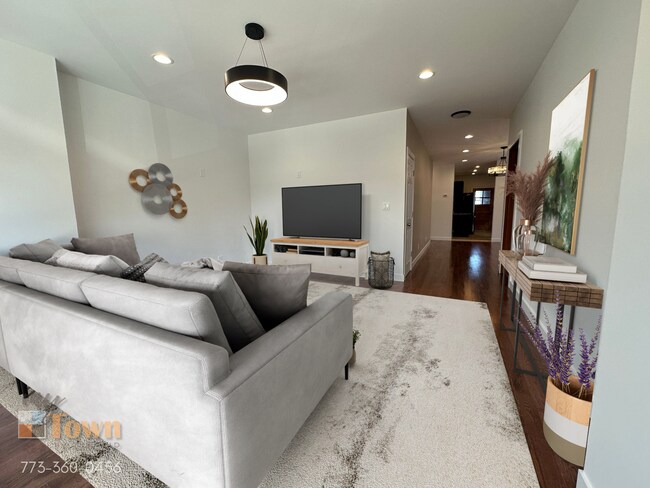 Photo - 5008 W Henderson St Unit 2