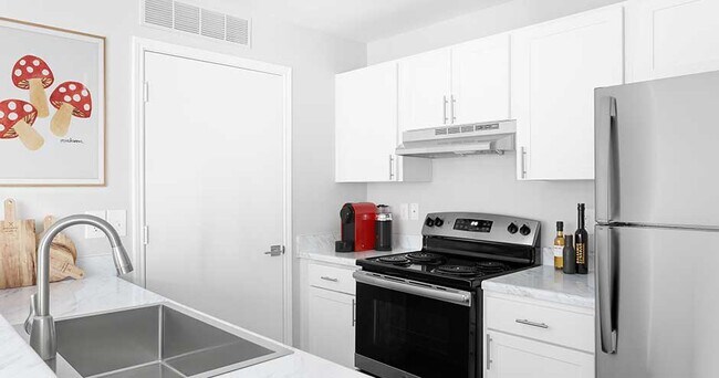 Kenwood Club at the Park Apartments