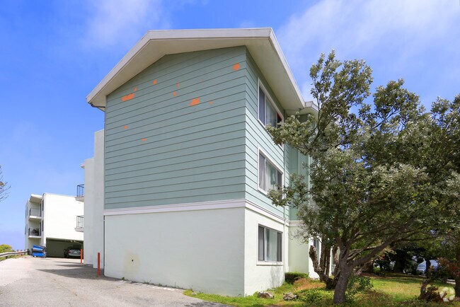 Photo - 586 Clarinada Ave