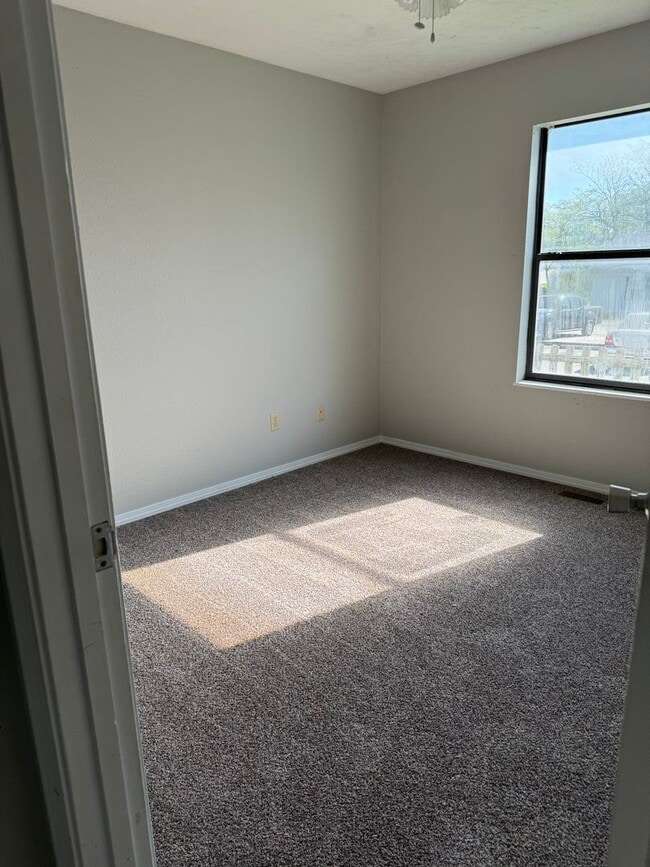 1005 E Division St Unit D