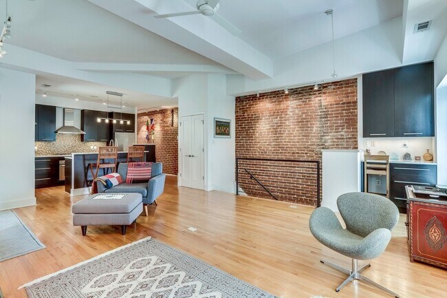 Building Photo - 1519 Church St NW Rental