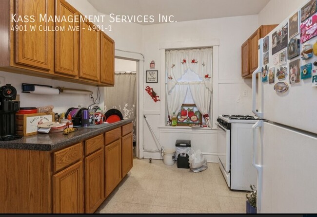 Photo - 4901 W Cullom Ave Apartment Unit 4901-1