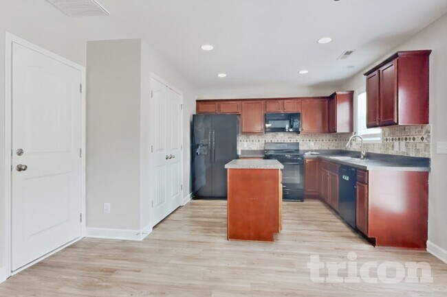 Photo - 3730 Spring Willow Way