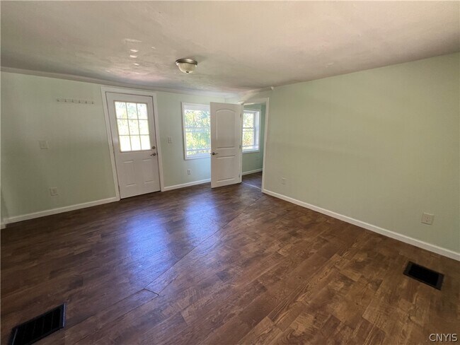 Photo - 1186 NY-104B