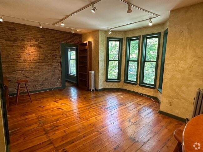Building Photo - 80 Chestnut St Unit 2 Rental