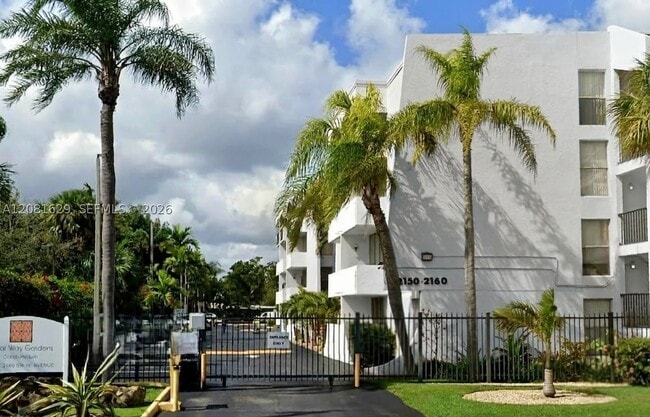 Building Photo - 2160 SW 16th Ave Unit 417