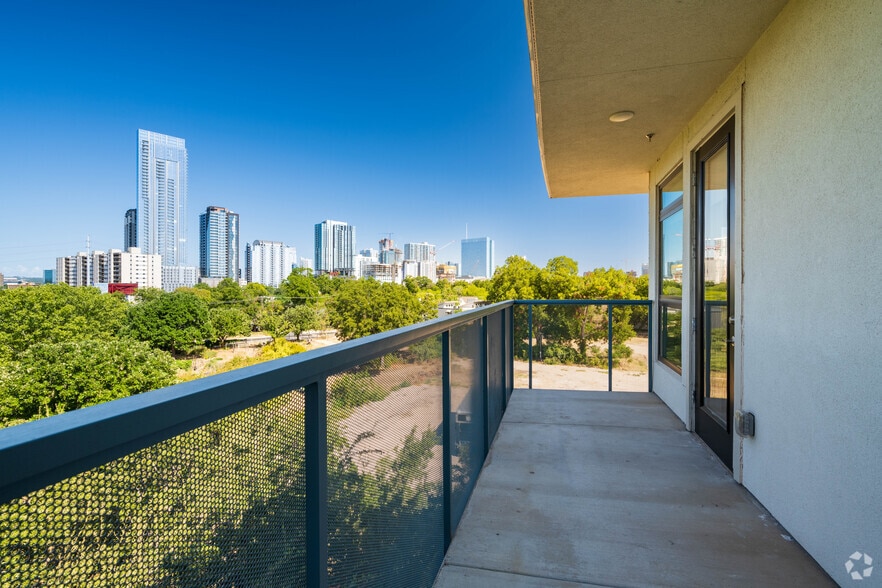 2BR, 2BA - 1,144SF - Balcony