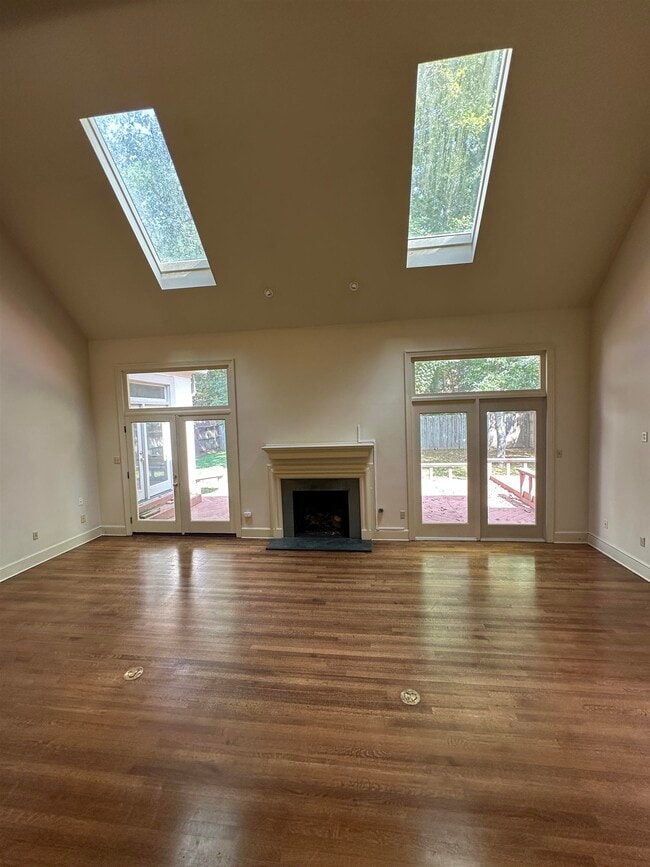 Photo - 320 River Oaks Rd N