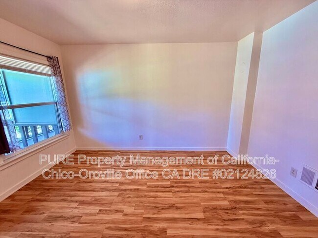 Photo - 1530 Bridge St