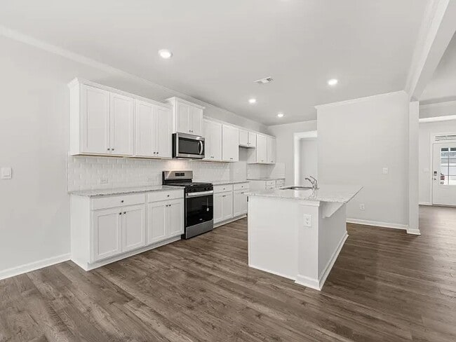 Photo - 121 Landsdowne Way SE