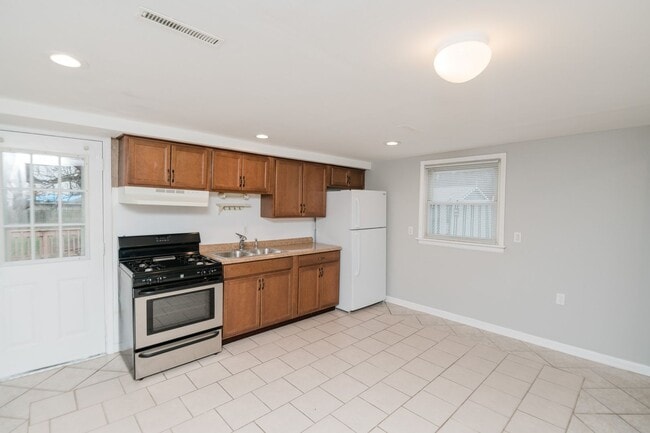 Photo - 3 Bedroom / 1 Bathroom Home for Rent in Crown Point