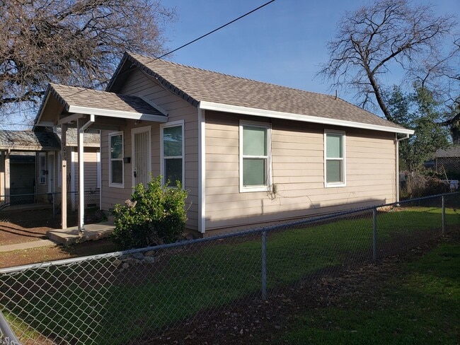 Building Photo - One Bedroom Cottage off of Eureka Way - Recently Remodeled Unit 1033 West Street