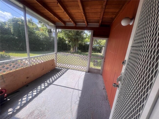 Building Photo - 2210 NE 170th St Unit 2220