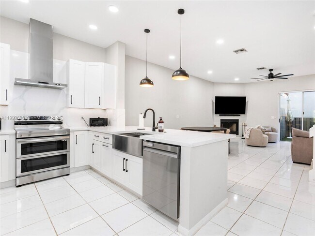 Photo - 835 NE 17th Way