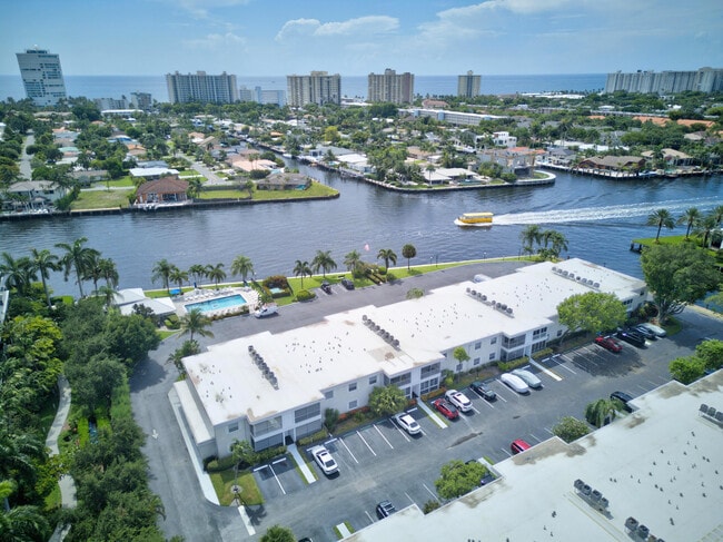 Building Photo - 6515 Bay Club Dr Unit 4