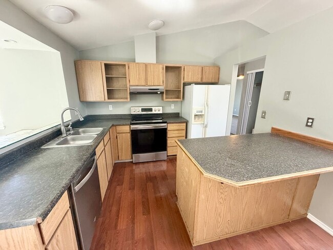 1241 Lansing Ave W