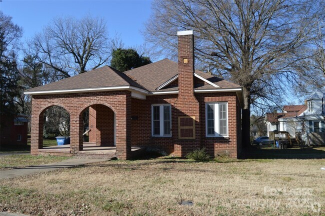 Building Photo - 622 S Green St Rental