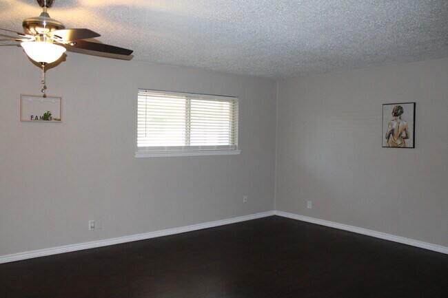 West 3855 - a Warner Alan Property