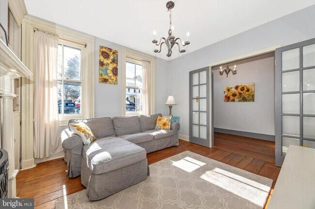 73 W Main St