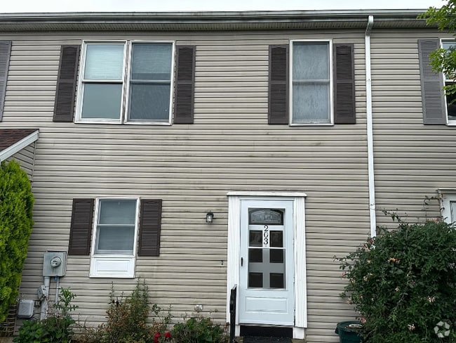 Building Photo - 203 Poplar Dr Rental