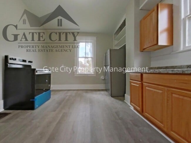Photo - 1006 Holton Pl