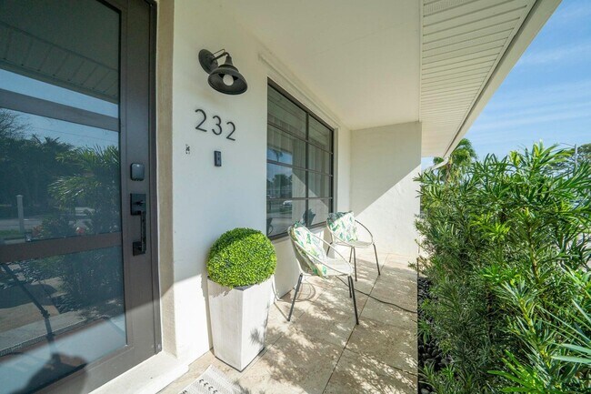 Photo - 232 Wellesley Dr