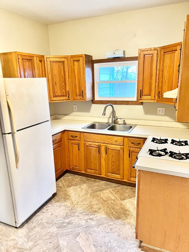 Photo - 116 Bush St Apartments Unit B