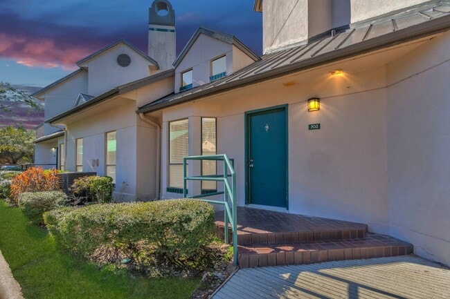 Photo - 4144 Greystone Way Unidad 703