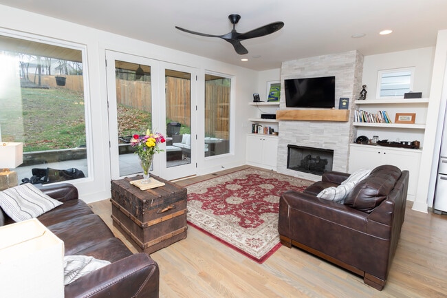 Photo - 5821 Maxon Ave