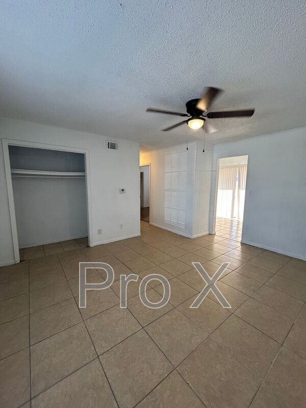 Photo - 600 W Olive St