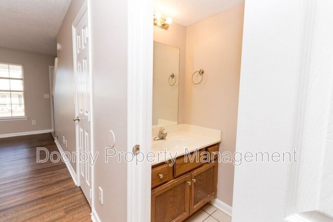 Photo - 464 Guyler St Unit 464