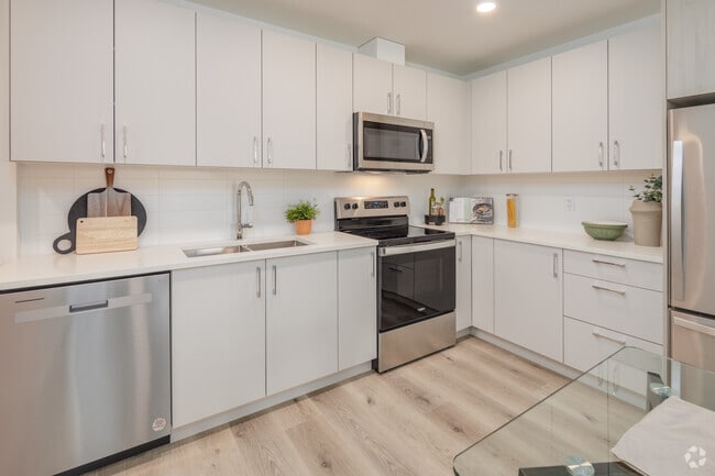 2BR + Den, 2BA - 866SF - Red Sol