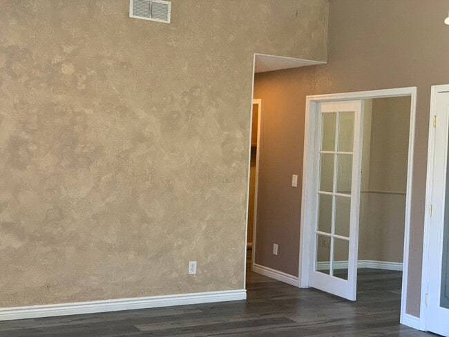 Photo - Charming 2 Bedroom + Office Home for Rent in Sacramento