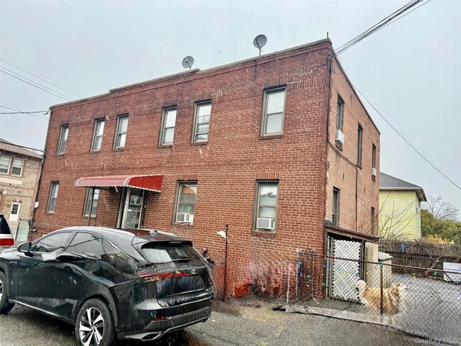 Building Photo - 433 4th St