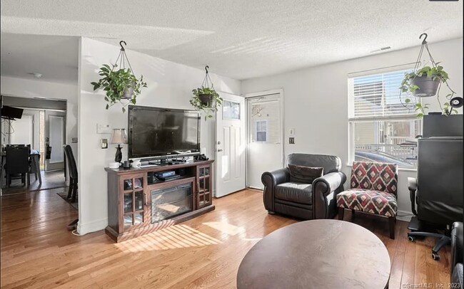 Photo - 295 Ashmun St