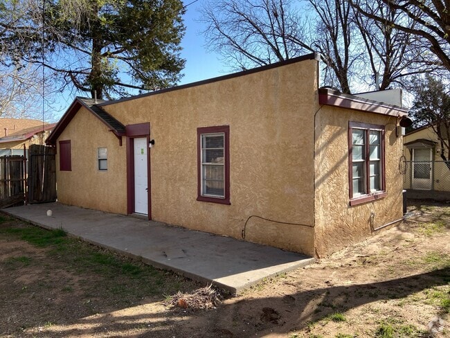 Building Photo - 2603 21st St Unit Rear Rental