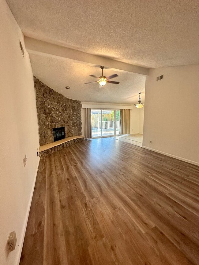 Photo - 1211 Cedar Tree Wy