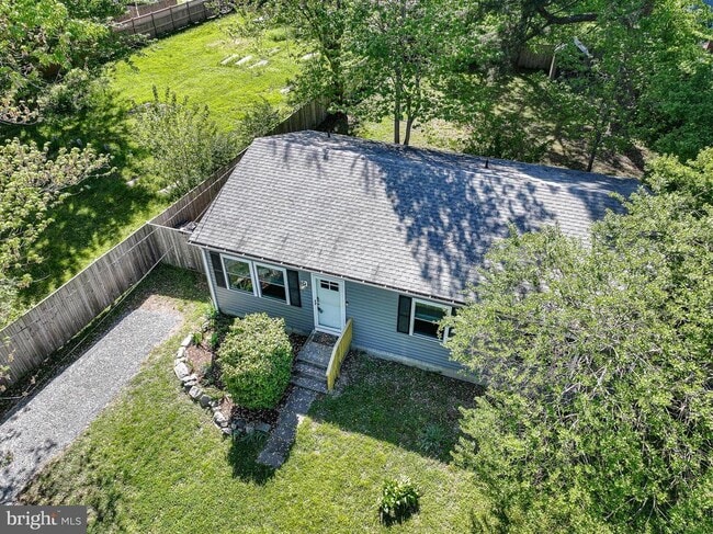 101 Brooks Ln