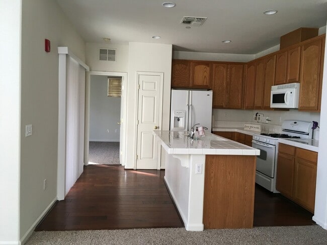 Photo - Beautiful Condo Community 2Beds 2Bath Convenient Location!