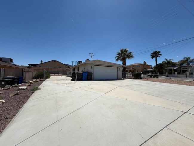 Photo - Beautiful 3 Bedroom 2 Bathroom House With 2 Car Garage and Fenced Yard