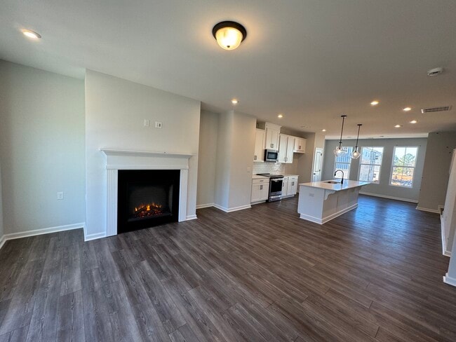 Photo - 817 Cameron Trl