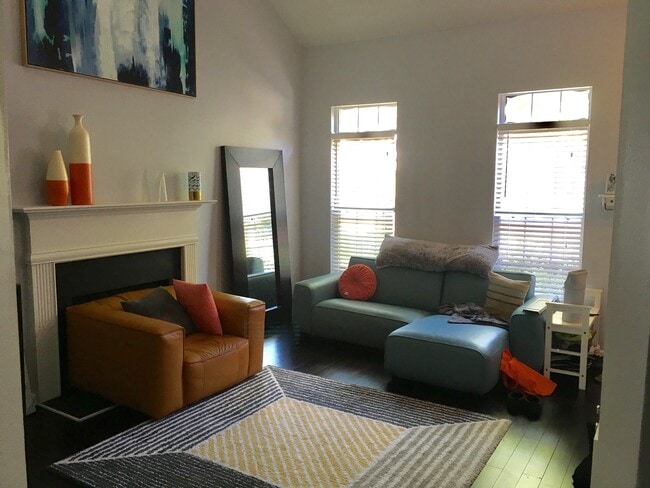 Building Photo - 1465 Gates Cir SE