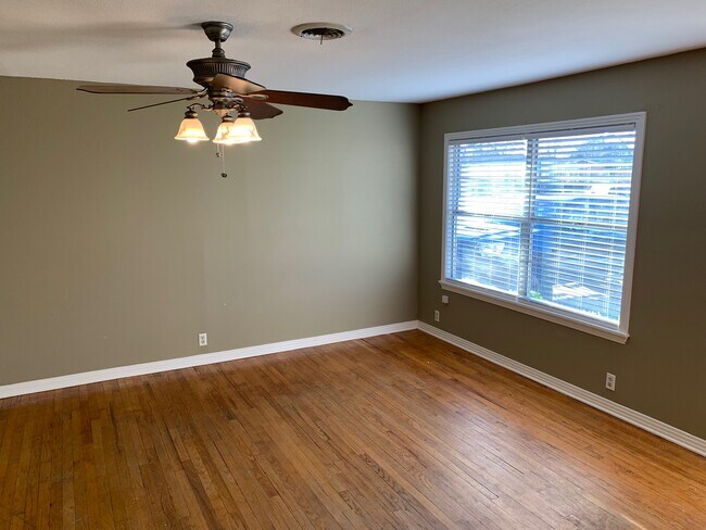 Photo - 2901 E Mistletoe Ave
