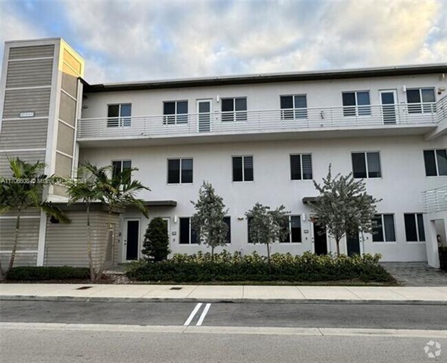 Building Photo - 10270 NW 66th St Unit 10270 NW 66th St appt 107 Rental